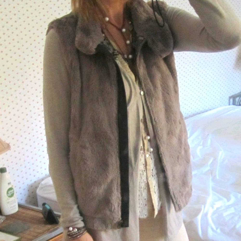 Sanctuary Faux Fur Taupe Vest - Picture 3 of 12
